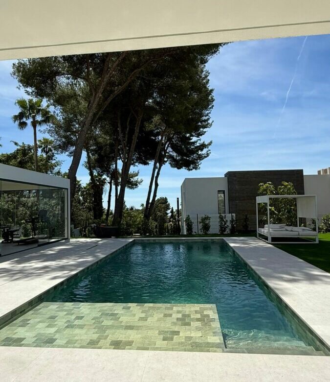 FOR SALE 🏡 Modern Five-Bedroom Villa with Sea Views and Heated Pool – Cortijo de Nagüeles, Sierra Blanca, Marbella 🇪🇸