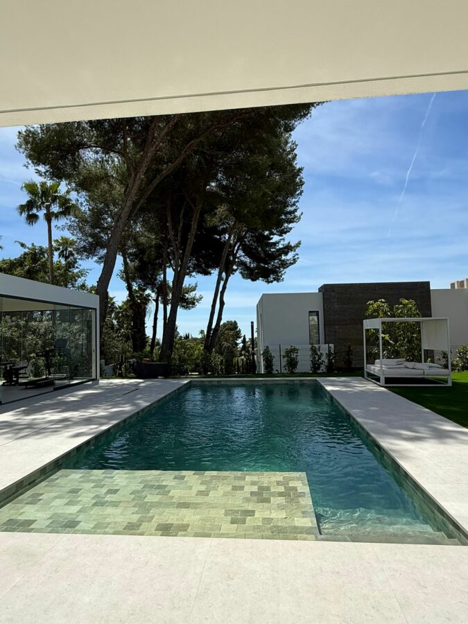 FOR SALE 🏡 Modern Five-Bedroom Villa with Sea Views and Heated Pool – Cortijo de Nagüeles, Sierra Blanca, Marbella 🇪🇸