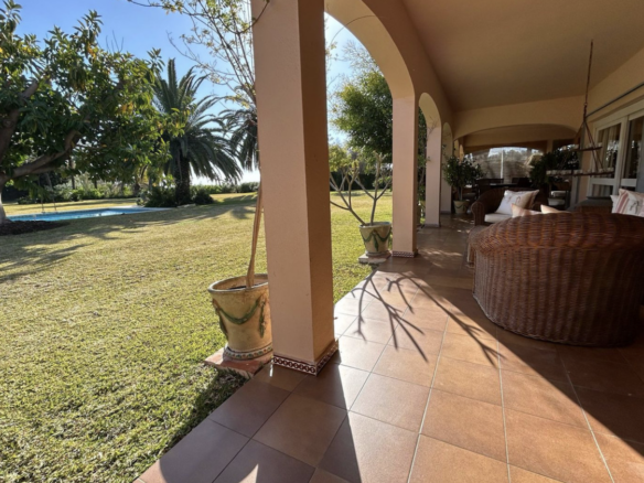 FOR SALE 🇪🇸✨ DETACHED VILLA – BENAHAVÍS, COSTA DEL SOL 🏠🌴 5.287 m² Plot Can be divided, max 3 units