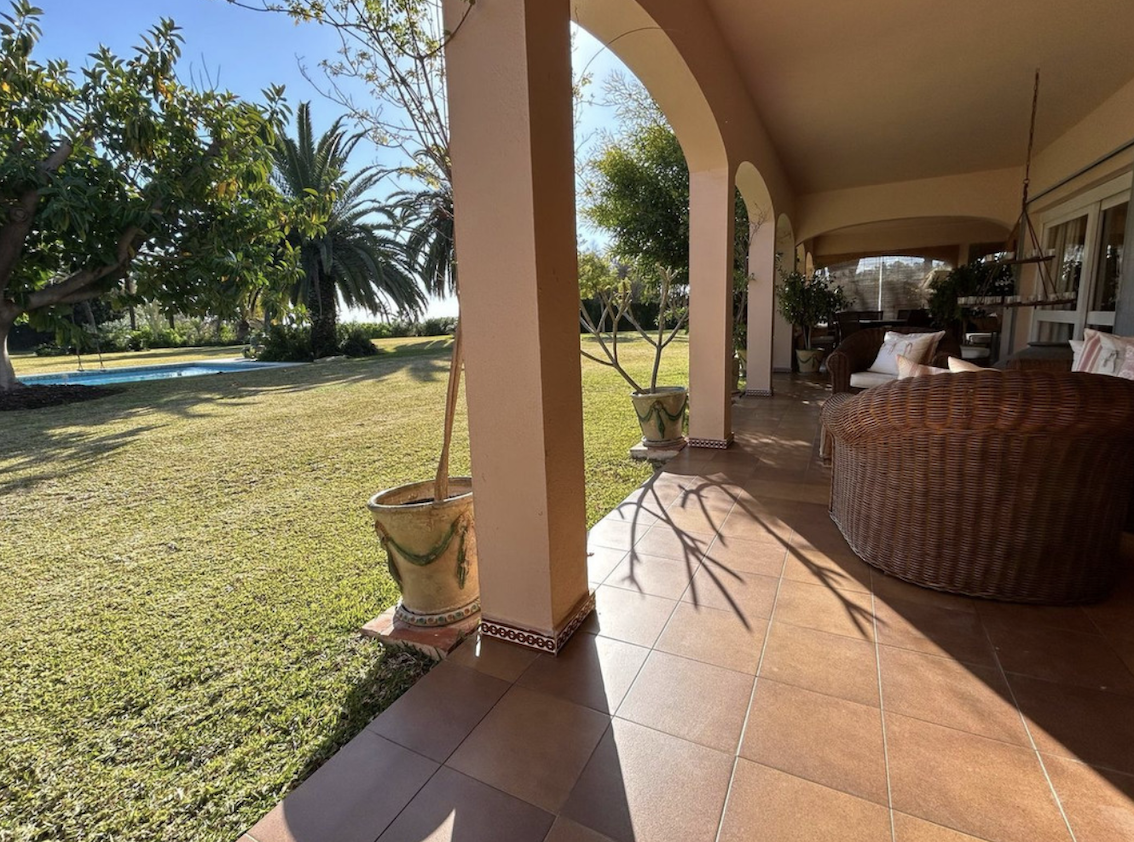 FOR SALE 🇪🇸✨ DETACHED VILLA – BENAHAVÍS, COSTA DEL SOL 🏠🌴 5.287 m² Plot Can be divided, max 3 units