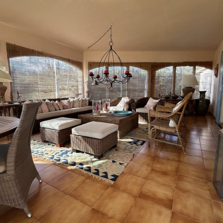 FOR SALE 🇪🇸✨ DETACHED VILLA – BENAHAVÍS, COSTA DEL SOL 🏠🌴 5.287 m² Plot Can be divided, max 3 units