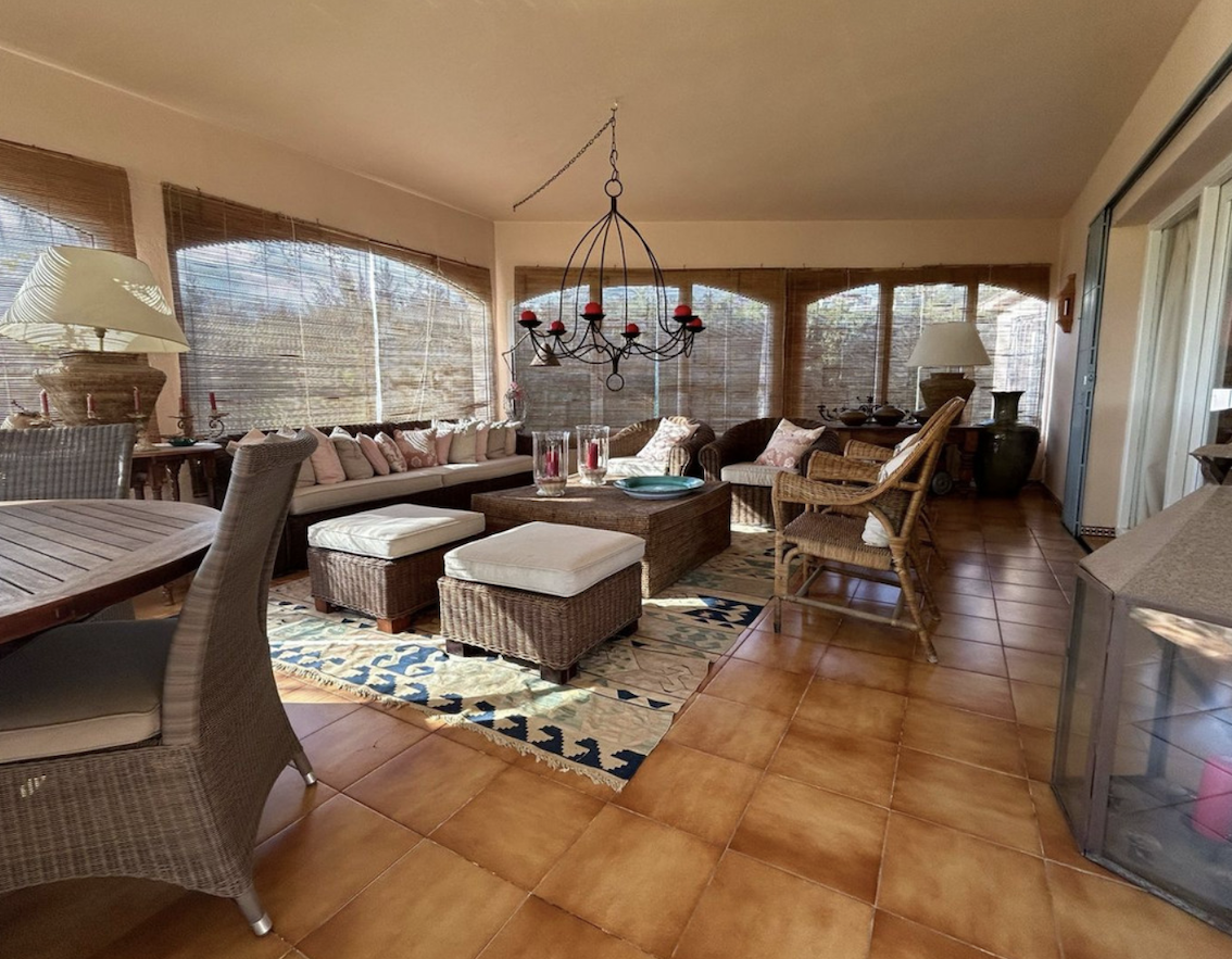 FOR SALE 🇪🇸✨ DETACHED VILLA – BENAHAVÍS, COSTA DEL SOL 🏠🌴 5.287 m² Plot Can be divided, max 3 units