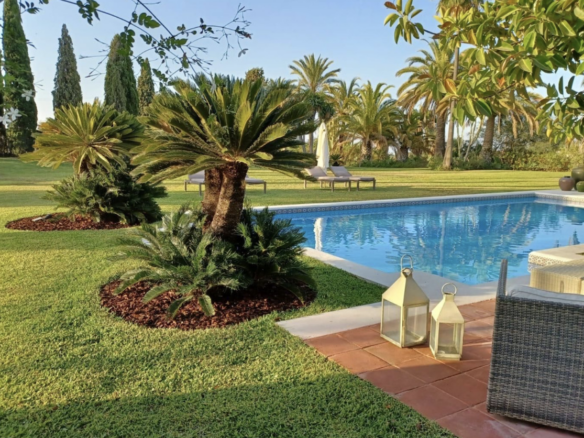 FOR SALE 🇪🇸✨ DETACHED VILLA – BENAHAVÍS, COSTA DEL SOL 🏠🌴 5.287 m² Plot Can be divided, max 3 units