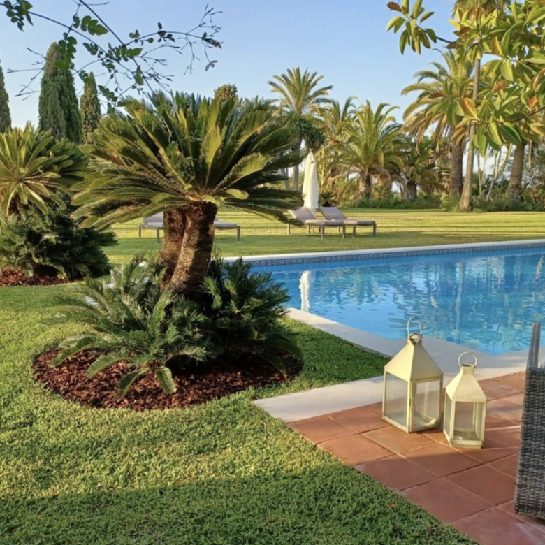 FOR SALE 🇪🇸✨ DETACHED VILLA – BENAHAVÍS, COSTA DEL SOL 🏠🌴 5.287 m² Plot Can be divided, max 3 units