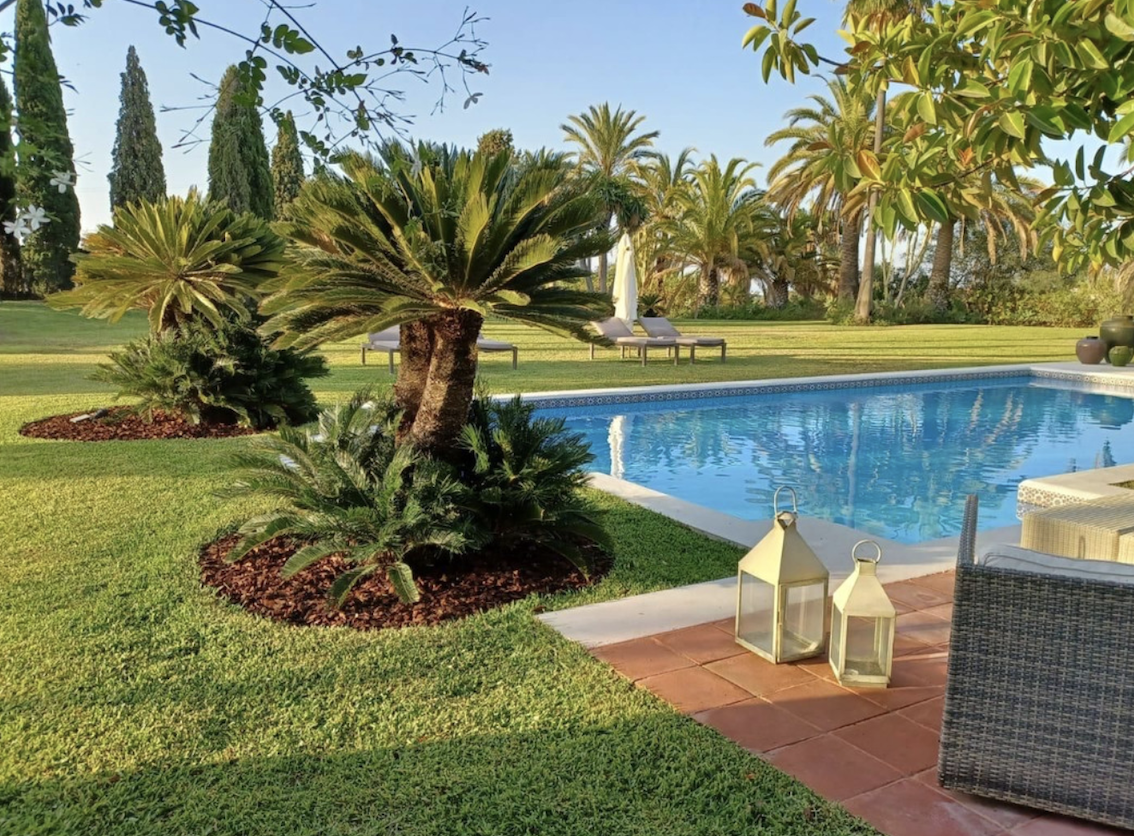 FOR SALE 🇪🇸✨ DETACHED VILLA – BENAHAVÍS, COSTA DEL SOL 🏠🌴 5.287 m² Plot Can be divided, max 3 units