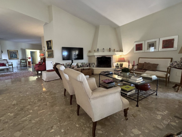 FOR SALE 🇪🇸✨ DETACHED VILLA – BENAHAVÍS, COSTA DEL SOL 🏠🌴 5.287 m² Plot Can be divided, max 3 units