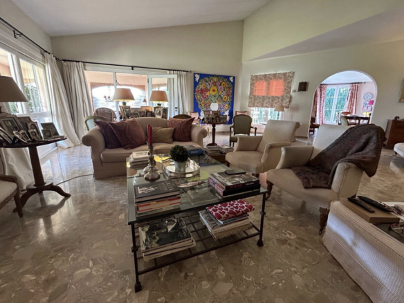 FOR SALE 🇪🇸✨ DETACHED VILLA – BENAHAVÍS, COSTA DEL SOL 🏠🌴 5.287 m² Plot Can be divided, max 3 units