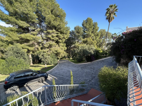 FOR SALE 🇪🇸✨ DETACHED VILLA – BENAHAVÍS, COSTA DEL SOL 🏠🌴 5.287 m² Plot Can be divided, max 3 units