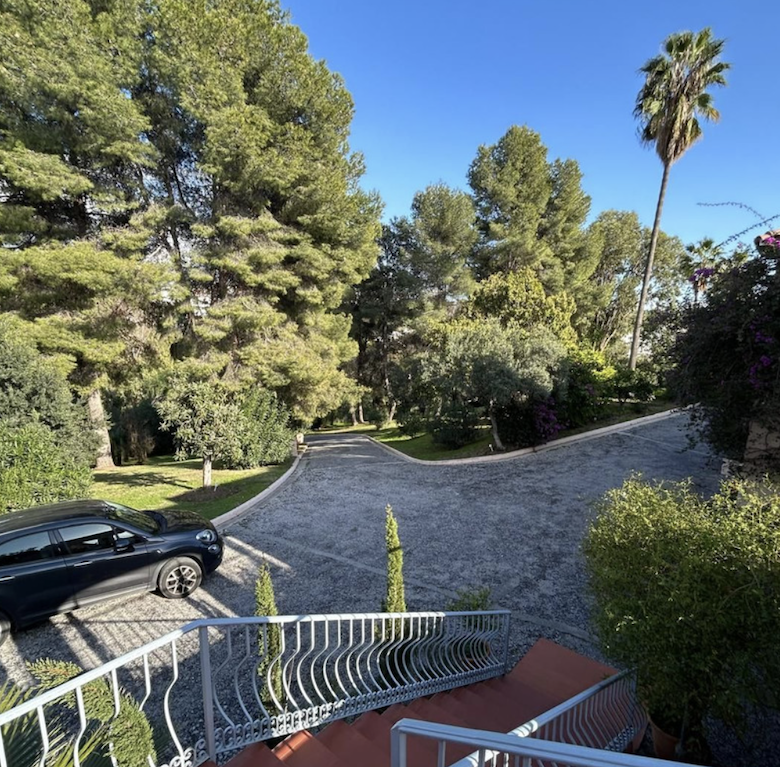 FOR SALE 🇪🇸✨ DETACHED VILLA – BENAHAVÍS, COSTA DEL SOL 🏠🌴 5.287 m² Plot Can be divided, max 3 units