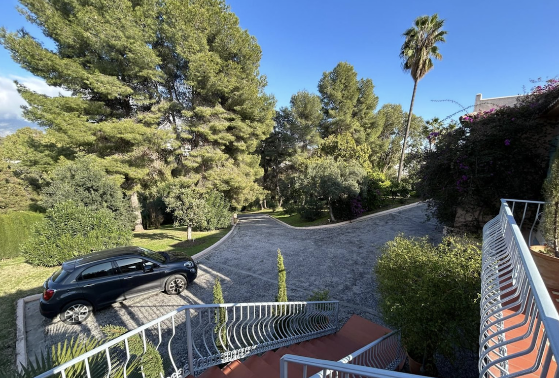 FOR SALE 🇪🇸✨ DETACHED VILLA – BENAHAVÍS, COSTA DEL SOL 🏠🌴 5.287 m² Plot Can be divided, max 3 units