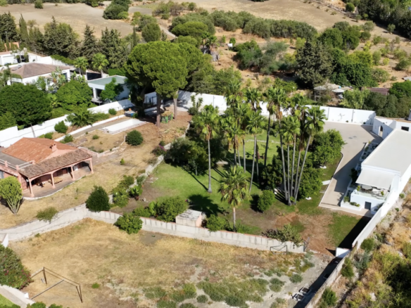 FOR SALE 🌟  Partly Renovated Finca with Sea Views Estepona – Country House for Sale