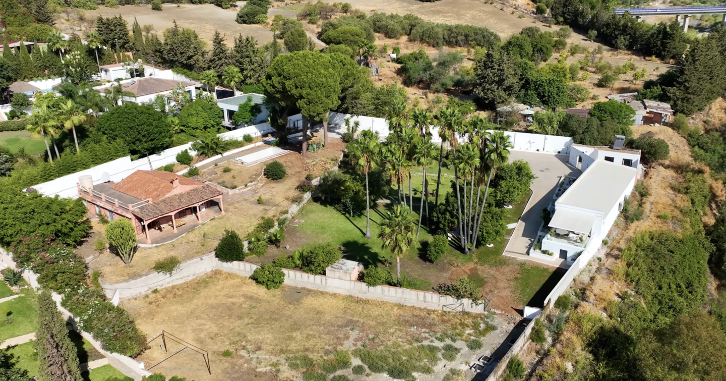FOR SALE 🌟  Partly Renovated Finca with Sea Views Estepona – Country House for Sale