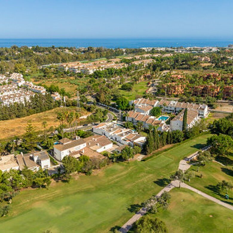 FOR SALE 🏡 Frontline Golf Semi-Detached Villa to Renovate with Pool – Aloha, Nueva Andalucía, Marbella 🇪🇸