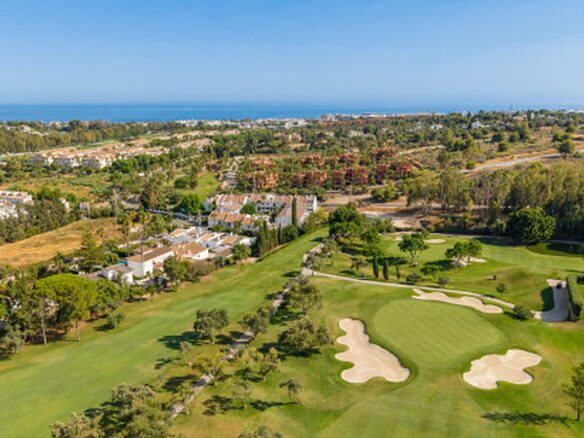 FOR SALE 🏡 Frontline Golf Semi-Detached Villa to Renovate with Pool – Aloha, Nueva Andalucía, Marbella 🇪🇸