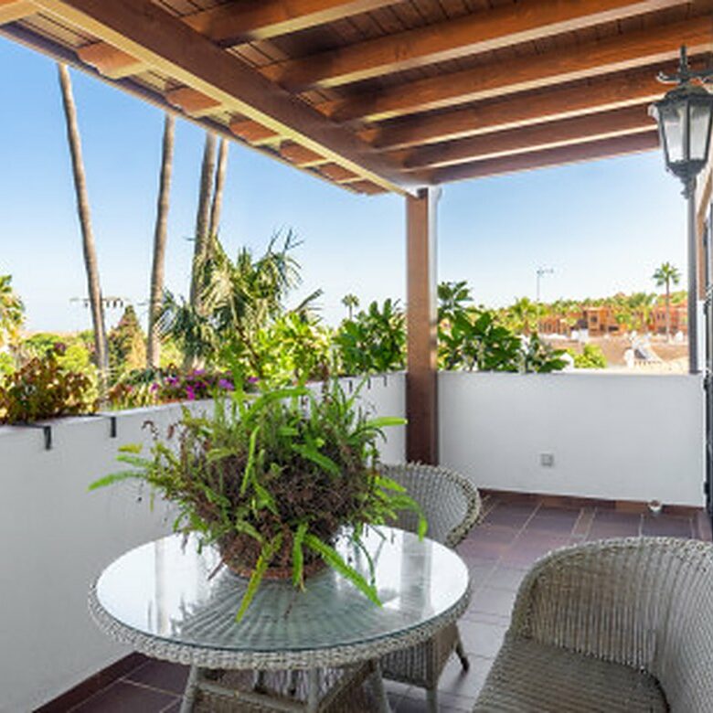 FOR SALE 🏡 Frontline Golf Semi-Detached Villa to Renovate with Pool – Aloha, Nueva Andalucía, Marbella 🇪🇸
