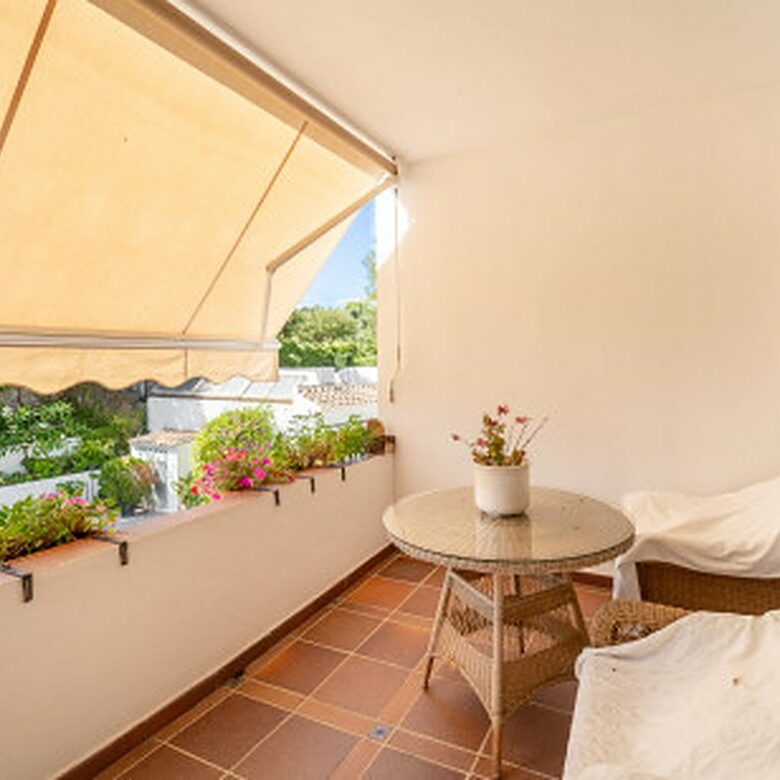 FOR SALE 🏡 Frontline Golf Semi-Detached Villa to Renovate with Pool – Aloha, Nueva Andalucía, Marbella 🇪🇸