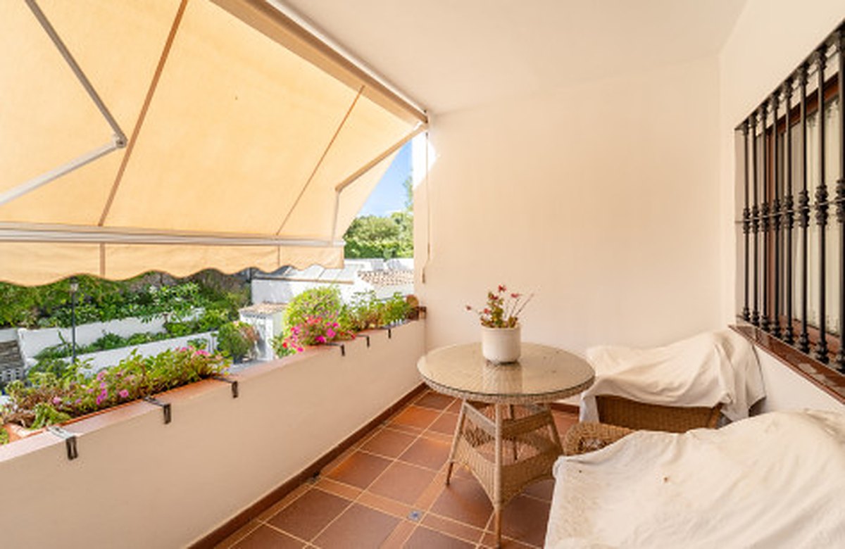 FOR SALE 🏡 Frontline Golf Semi-Detached Villa to Renovate with Pool – Aloha, Nueva Andalucía, Marbella 🇪🇸