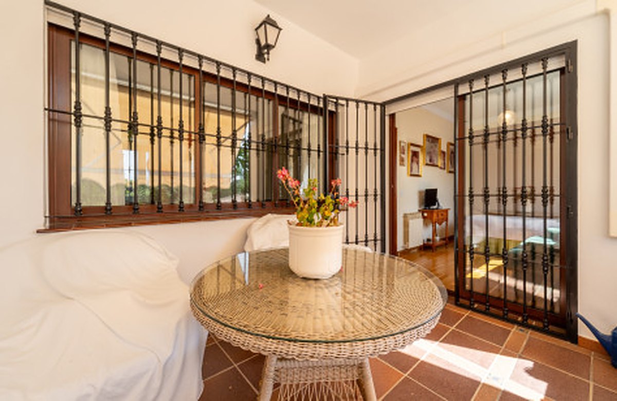 FOR SALE 🏡 Frontline Golf Semi-Detached Villa to Renovate with Pool – Aloha, Nueva Andalucía, Marbella 🇪🇸