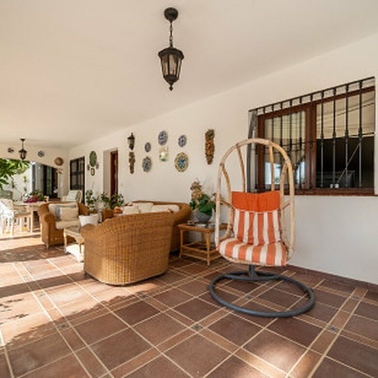 FOR SALE 🏡 Frontline Golf Semi-Detached Villa to Renovate with Pool – Aloha, Nueva Andalucía, Marbella 🇪🇸