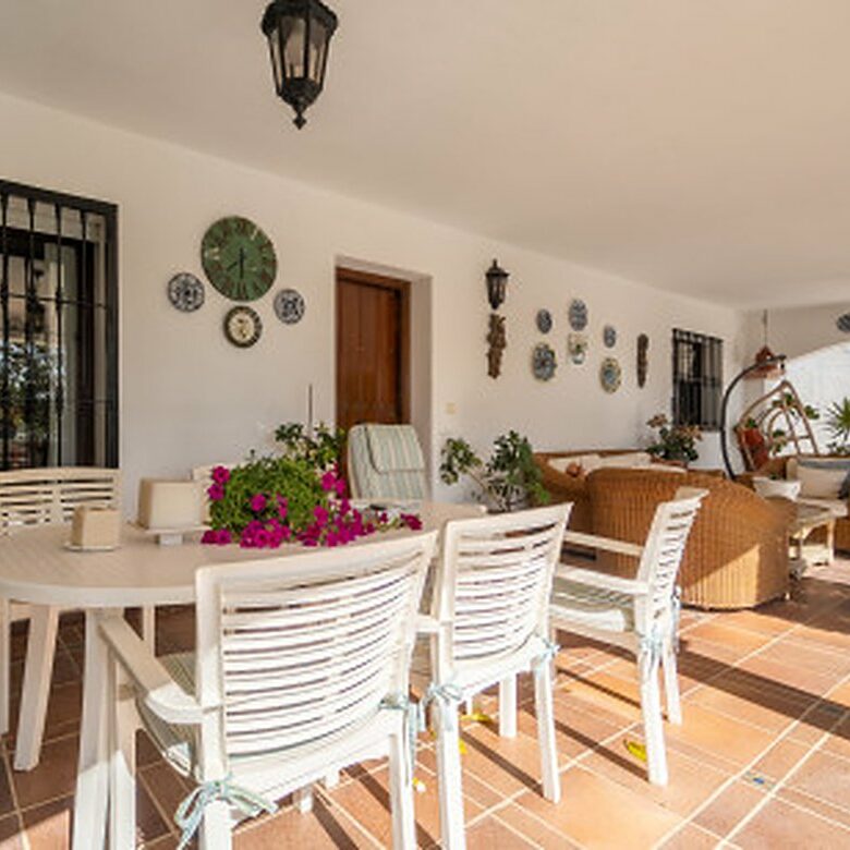 FOR SALE 🏡 Frontline Golf Semi-Detached Villa to Renovate with Pool – Aloha, Nueva Andalucía, Marbella 🇪🇸