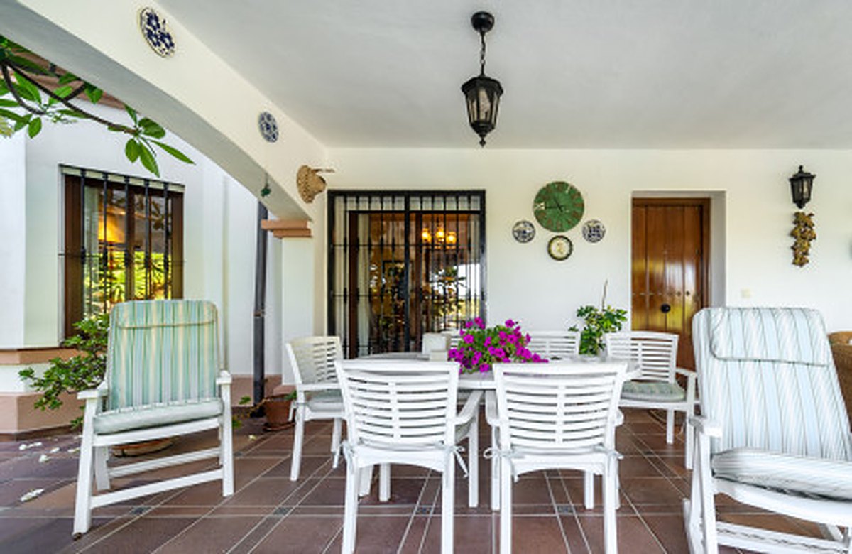 FOR SALE 🏡 Frontline Golf Semi-Detached Villa to Renovate with Pool – Aloha, Nueva Andalucía, Marbella 🇪🇸