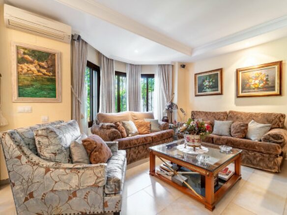 FOR SALE 🏡 Frontline Golf Semi-Detached Villa to Renovate with Pool – Aloha, Nueva Andalucía, Marbella 🇪🇸