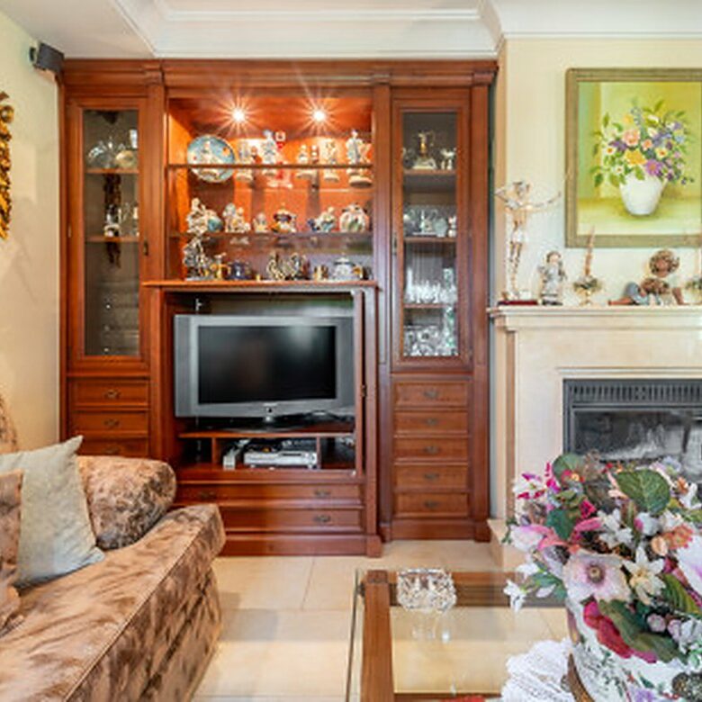 FOR SALE 🏡 Frontline Golf Semi-Detached Villa to Renovate with Pool – Aloha, Nueva Andalucía, Marbella 🇪🇸
