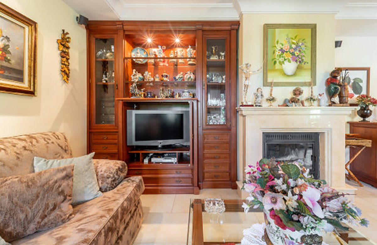 FOR SALE 🏡 Frontline Golf Semi-Detached Villa to Renovate with Pool – Aloha, Nueva Andalucía, Marbella 🇪🇸
