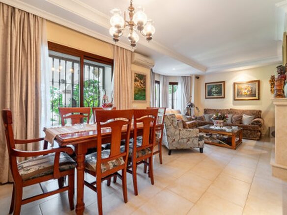 FOR SALE 🏡 Frontline Golf Semi-Detached Villa to Renovate with Pool – Aloha, Nueva Andalucía, Marbella 🇪🇸