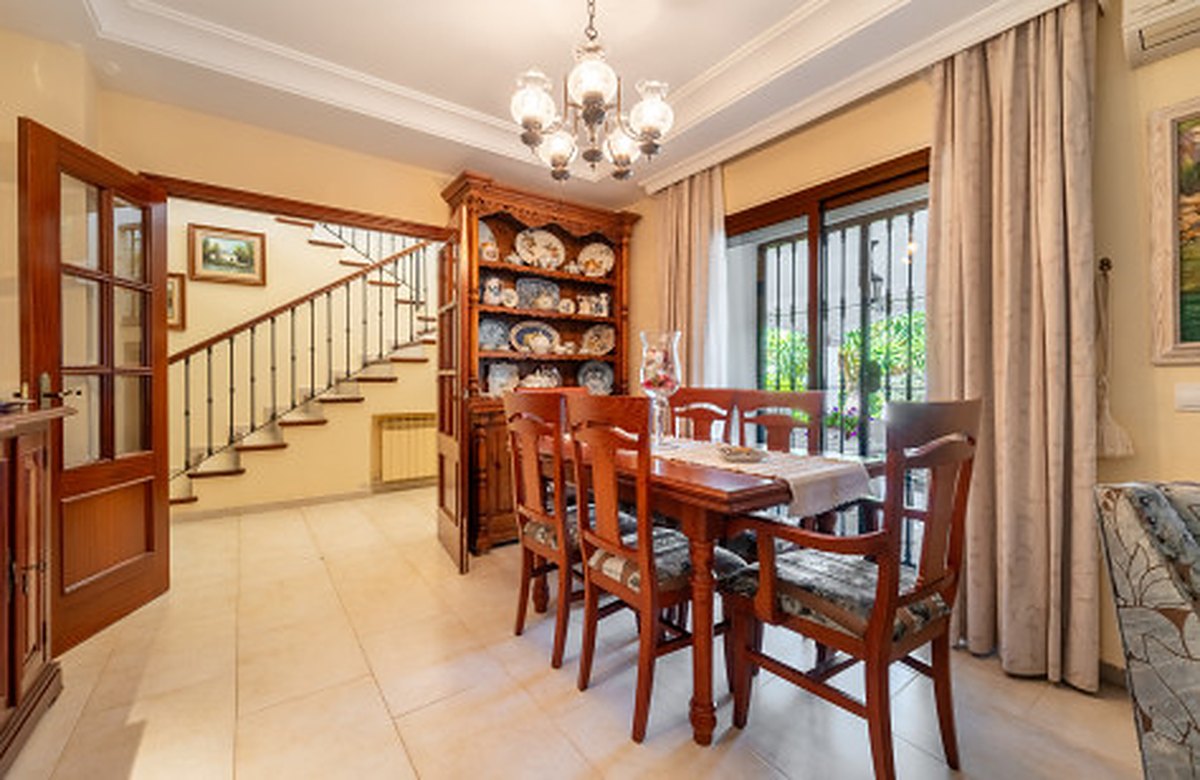 FOR SALE 🏡 Frontline Golf Semi-Detached Villa to Renovate with Pool – Aloha, Nueva Andalucía, Marbella 🇪🇸