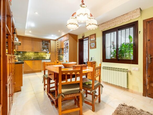 FOR SALE 🏡 Frontline Golf Semi-Detached Villa to Renovate with Pool – Aloha, Nueva Andalucía, Marbella 🇪🇸