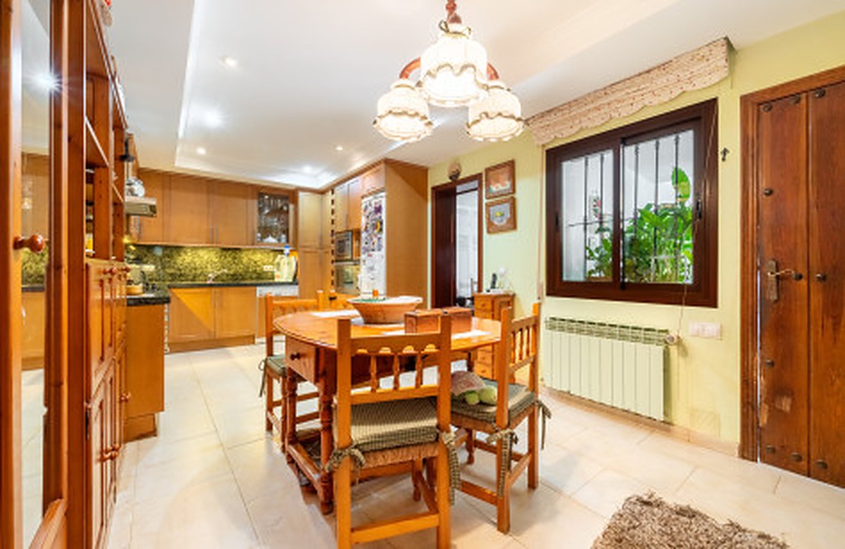 FOR SALE 🏡 Frontline Golf Semi-Detached Villa to Renovate with Pool – Aloha, Nueva Andalucía, Marbella 🇪🇸