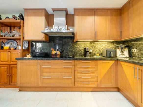 FOR SALE 🏡 Frontline Golf Semi-Detached Villa to Renovate with Pool – Aloha, Nueva Andalucía, Marbella 🇪🇸