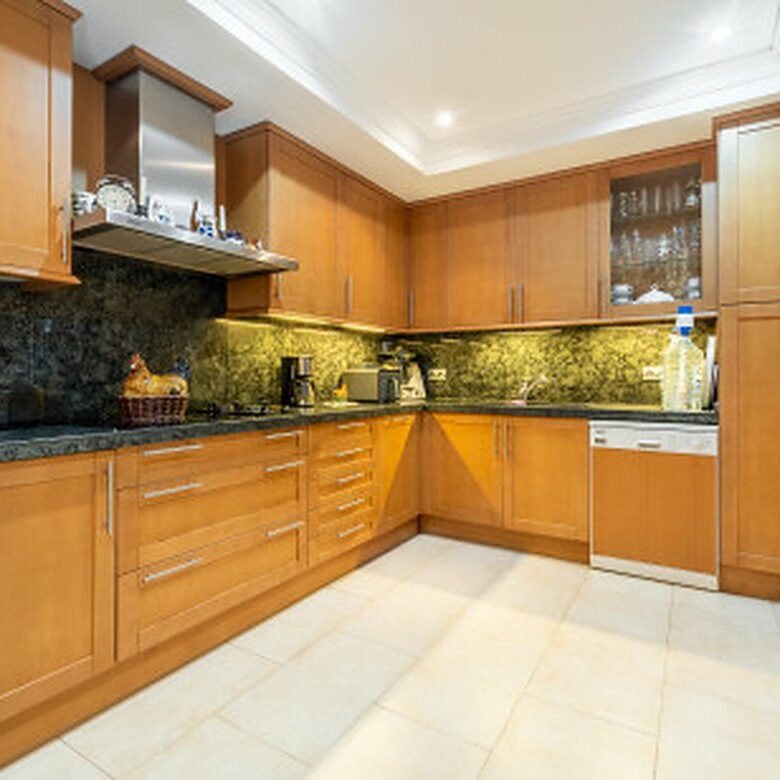 FOR SALE 🏡 Frontline Golf Semi-Detached Villa to Renovate with Pool – Aloha, Nueva Andalucía, Marbella 🇪🇸