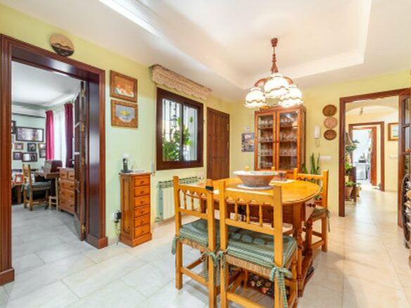FOR SALE 🏡 Frontline Golf Semi-Detached Villa to Renovate with Pool – Aloha, Nueva Andalucía, Marbella 🇪🇸