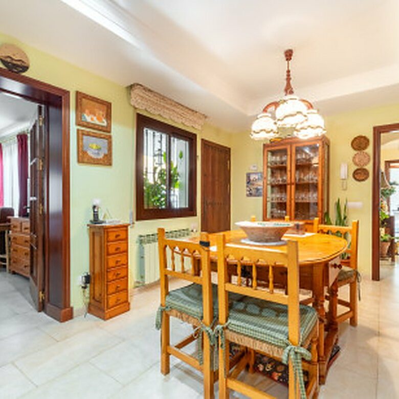 FOR SALE 🏡 Frontline Golf Semi-Detached Villa to Renovate with Pool – Aloha, Nueva Andalucía, Marbella 🇪🇸