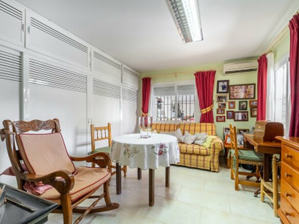 FOR SALE 🏡 Frontline Golf Semi-Detached Villa to Renovate with Pool – Aloha, Nueva Andalucía, Marbella 🇪🇸