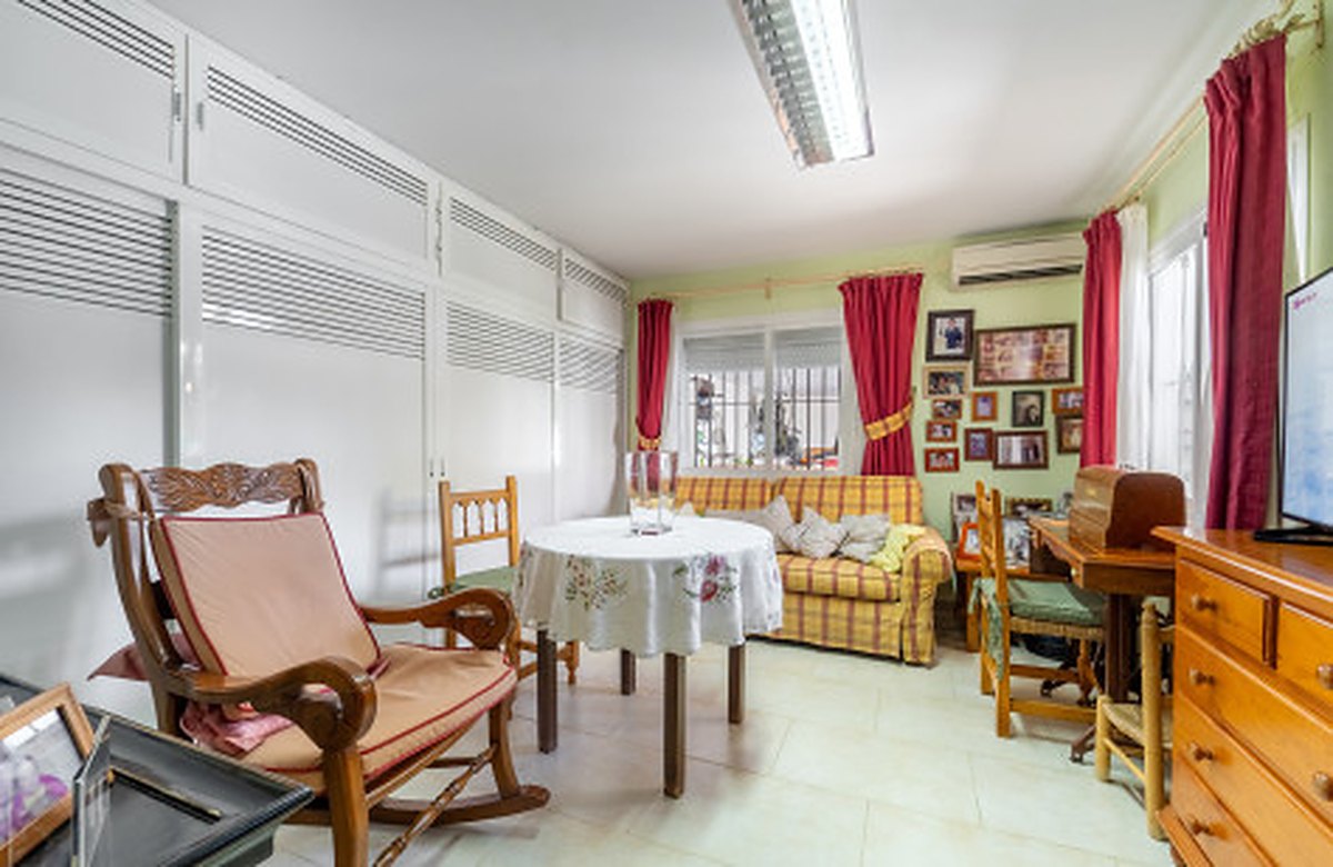FOR SALE 🏡 Frontline Golf Semi-Detached Villa to Renovate with Pool – Aloha, Nueva Andalucía, Marbella 🇪🇸