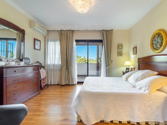 FOR SALE 🏡 Frontline Golf Semi-Detached Villa to Renovate with Pool – Aloha, Nueva Andalucía, Marbella 🇪🇸