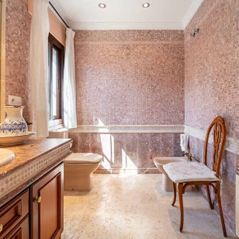 FOR SALE 🏡 Frontline Golf Semi-Detached Villa to Renovate with Pool – Aloha, Nueva Andalucía, Marbella 🇪🇸