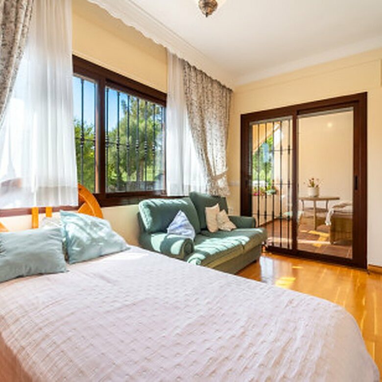 FOR SALE 🏡 Frontline Golf Semi-Detached Villa to Renovate with Pool – Aloha, Nueva Andalucía, Marbella 🇪🇸