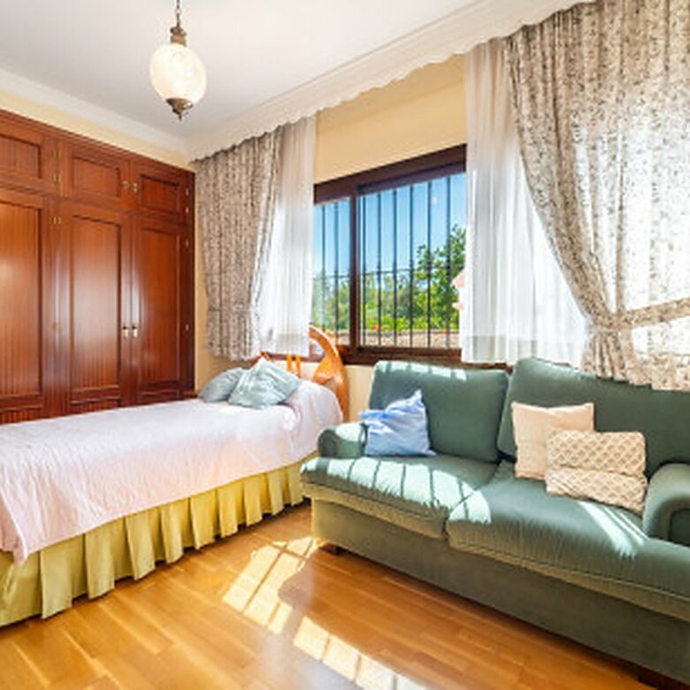 FOR SALE 🏡 Frontline Golf Semi-Detached Villa to Renovate with Pool – Aloha, Nueva Andalucía, Marbella 🇪🇸