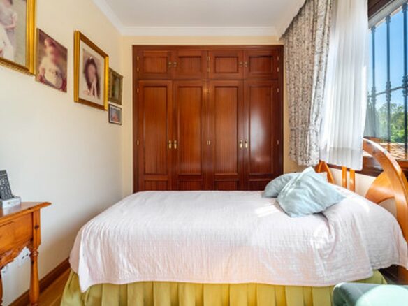 FOR SALE 🏡 Frontline Golf Semi-Detached Villa to Renovate with Pool – Aloha, Nueva Andalucía, Marbella 🇪🇸