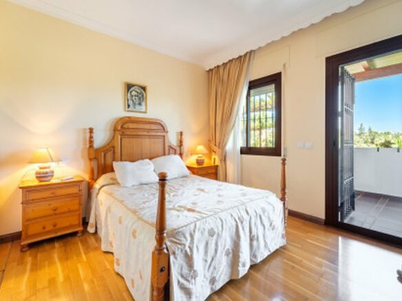 FOR SALE 🏡 Frontline Golf Semi-Detached Villa to Renovate with Pool – Aloha, Nueva Andalucía, Marbella 🇪🇸