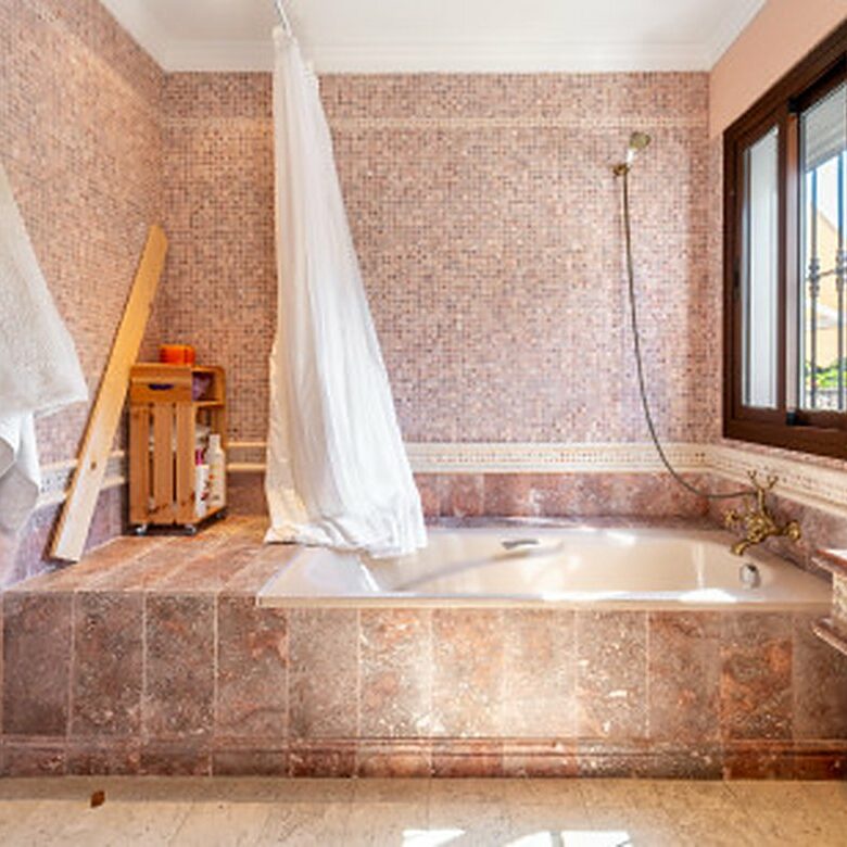 FOR SALE 🏡 Frontline Golf Semi-Detached Villa to Renovate with Pool – Aloha, Nueva Andalucía, Marbella 🇪🇸