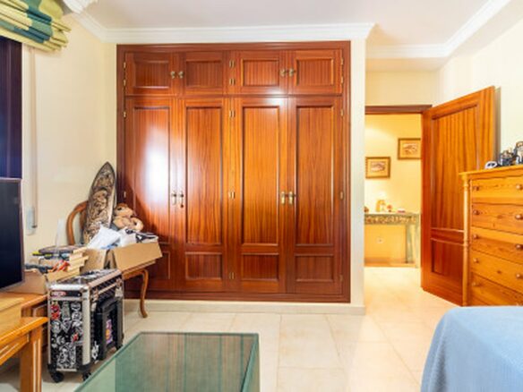 FOR SALE 🏡 Frontline Golf Semi-Detached Villa to Renovate with Pool – Aloha, Nueva Andalucía, Marbella 🇪🇸