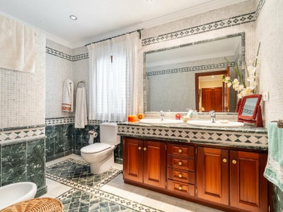 FOR SALE 🏡 Frontline Golf Semi-Detached Villa to Renovate with Pool – Aloha, Nueva Andalucía, Marbella 🇪🇸