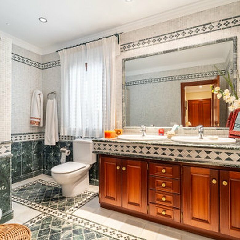 FOR SALE 🏡 Frontline Golf Semi-Detached Villa to Renovate with Pool – Aloha, Nueva Andalucía, Marbella 🇪🇸
