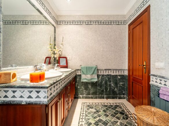 FOR SALE 🏡 Frontline Golf Semi-Detached Villa to Renovate with Pool – Aloha, Nueva Andalucía, Marbella 🇪🇸
