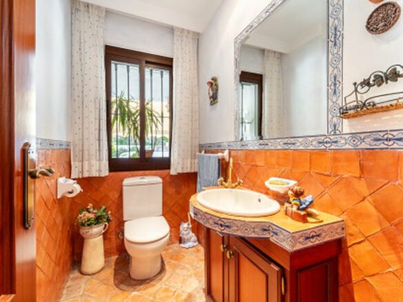 FOR SALE 🏡 Frontline Golf Semi-Detached Villa to Renovate with Pool – Aloha, Nueva Andalucía, Marbella 🇪🇸